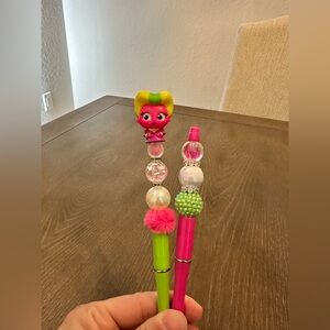 Disney Villains Blacklight Doorables Lady Tremaine‎ Set Of 2 Beaded Pens